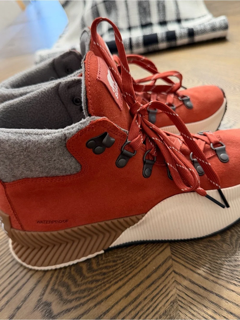 Sorel Rust Suede Waterproof Hiker Boots with Felt Collar Size 8 - New with tags